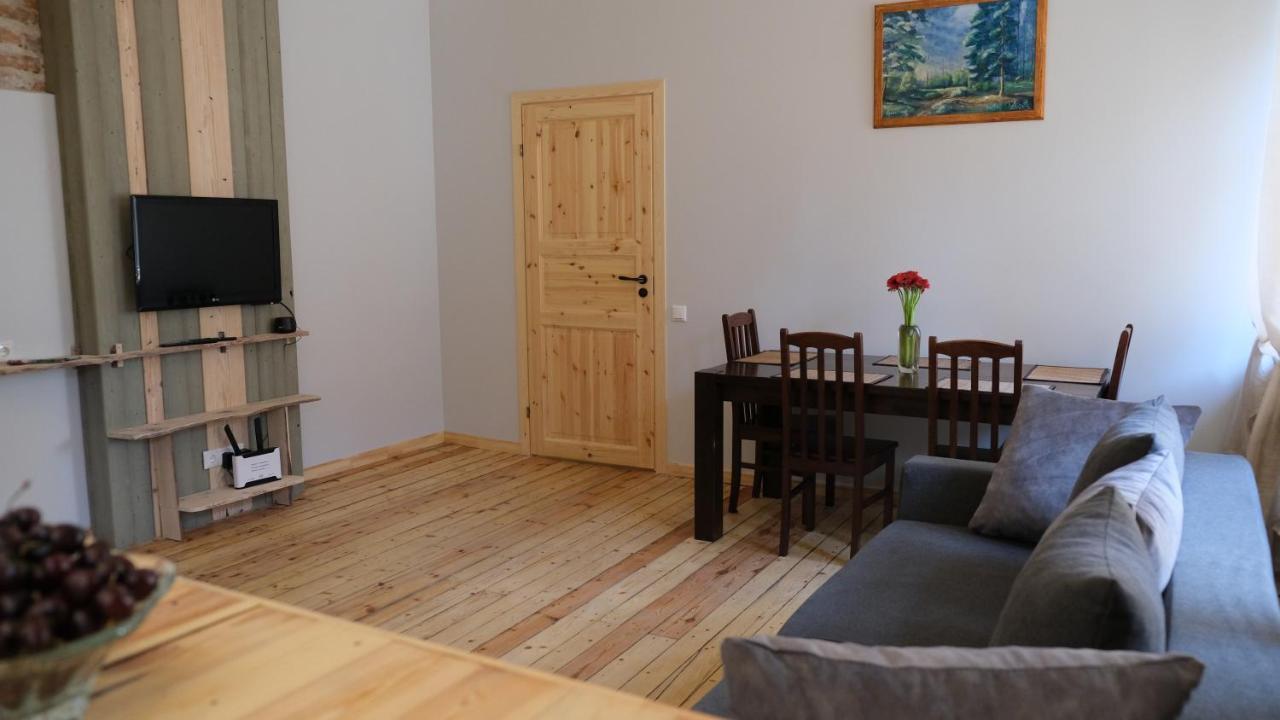 Historic Apartment With Wooden Floors In The Hearth Of Old-Town Riga Extérieur photo
